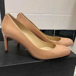 Coach nude heals